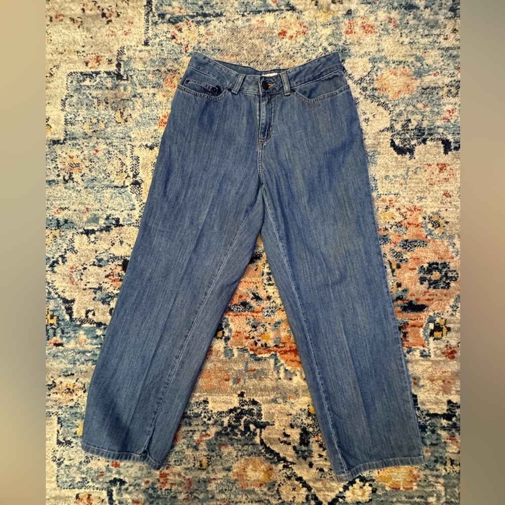 Women’s LL Bean classic fit jeans
Size 4 Petite